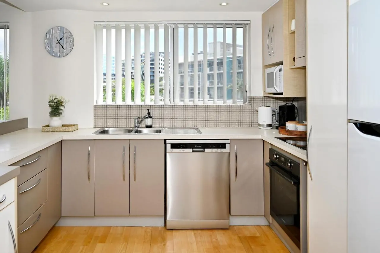 Stylish 2 B/R Kings Beach Apartment Caloundra