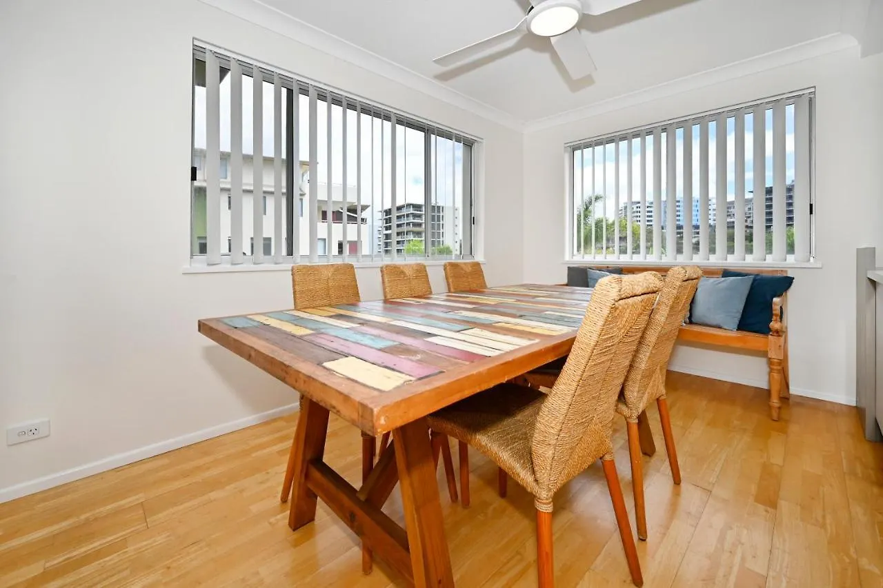 Stylish 2 B/R Kings Beach Apartment Caloundra 0*,  Australia