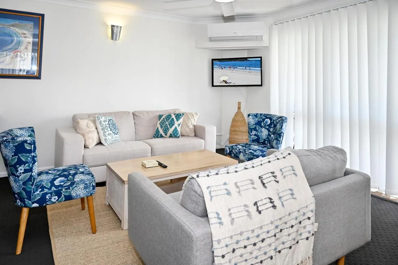Stylish 2 B/R Kings Beach Apartment Caloundra 0*,
