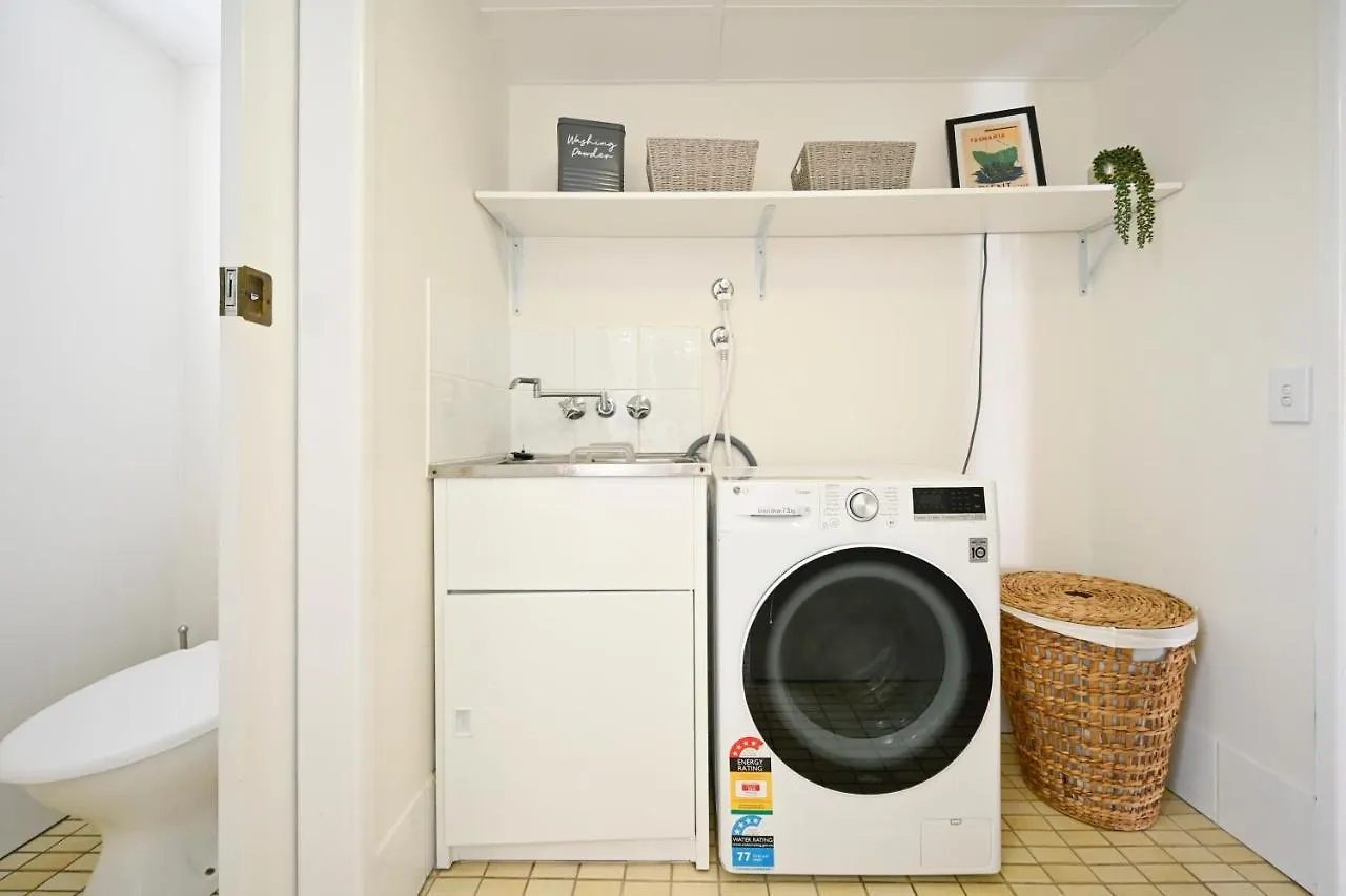Stylish 2 B/R Kings Beach Apartment Caloundra Australia