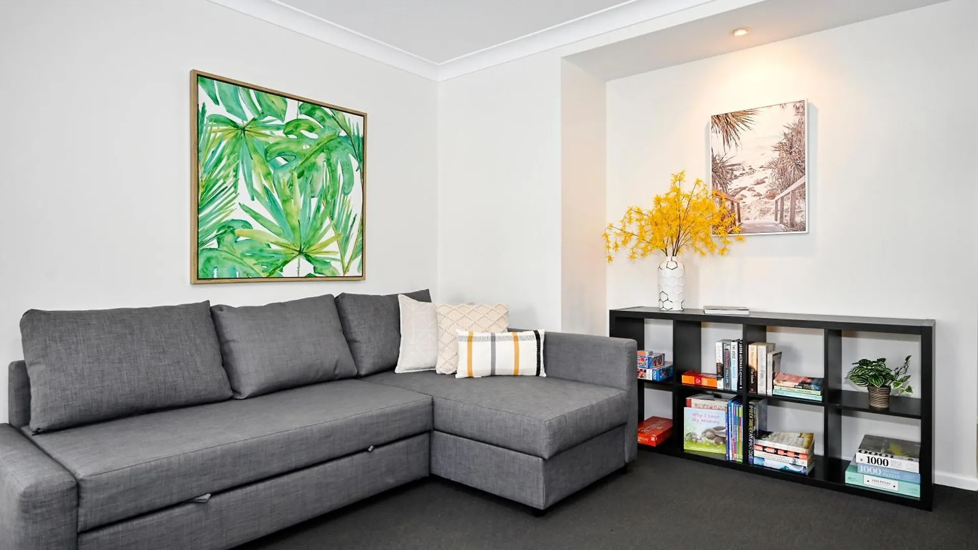 Stylish 2 B/R Kings Beach Apartment Caloundra