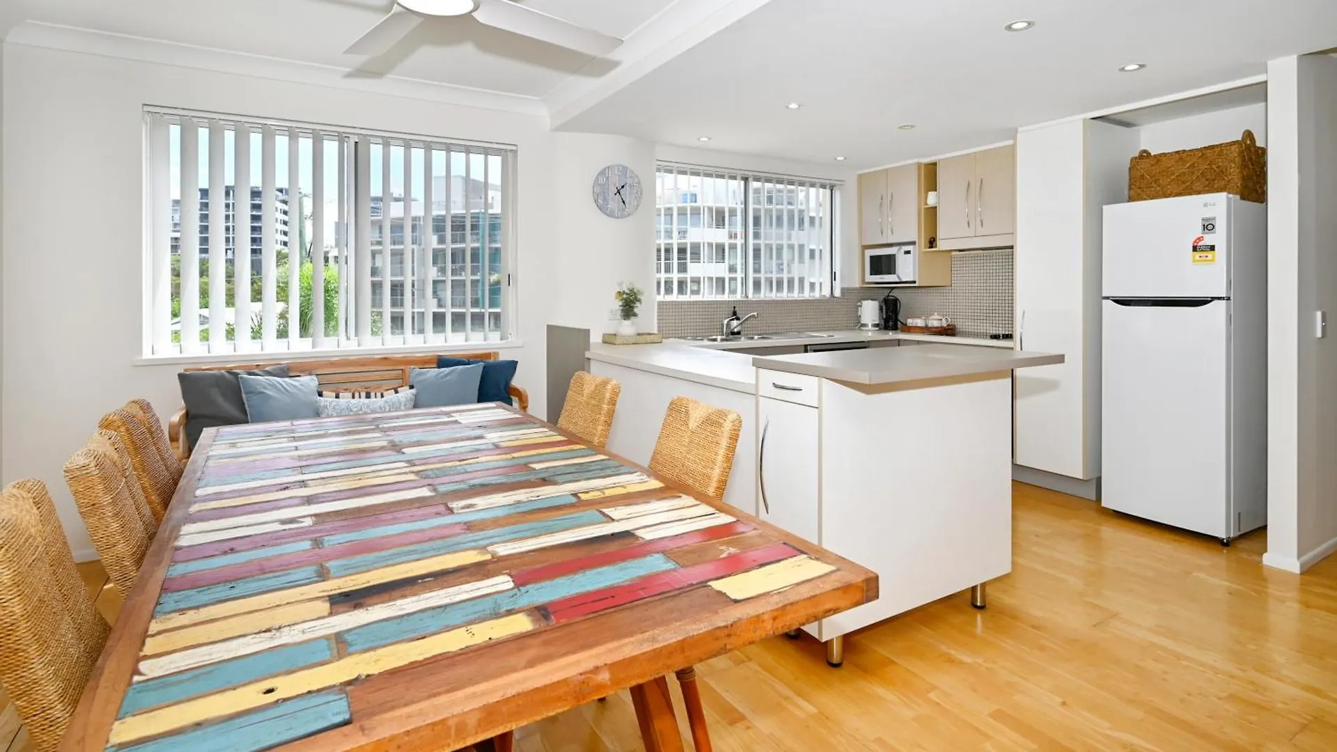 Stylish 2 B/R Kings Beach Apartment Caloundra