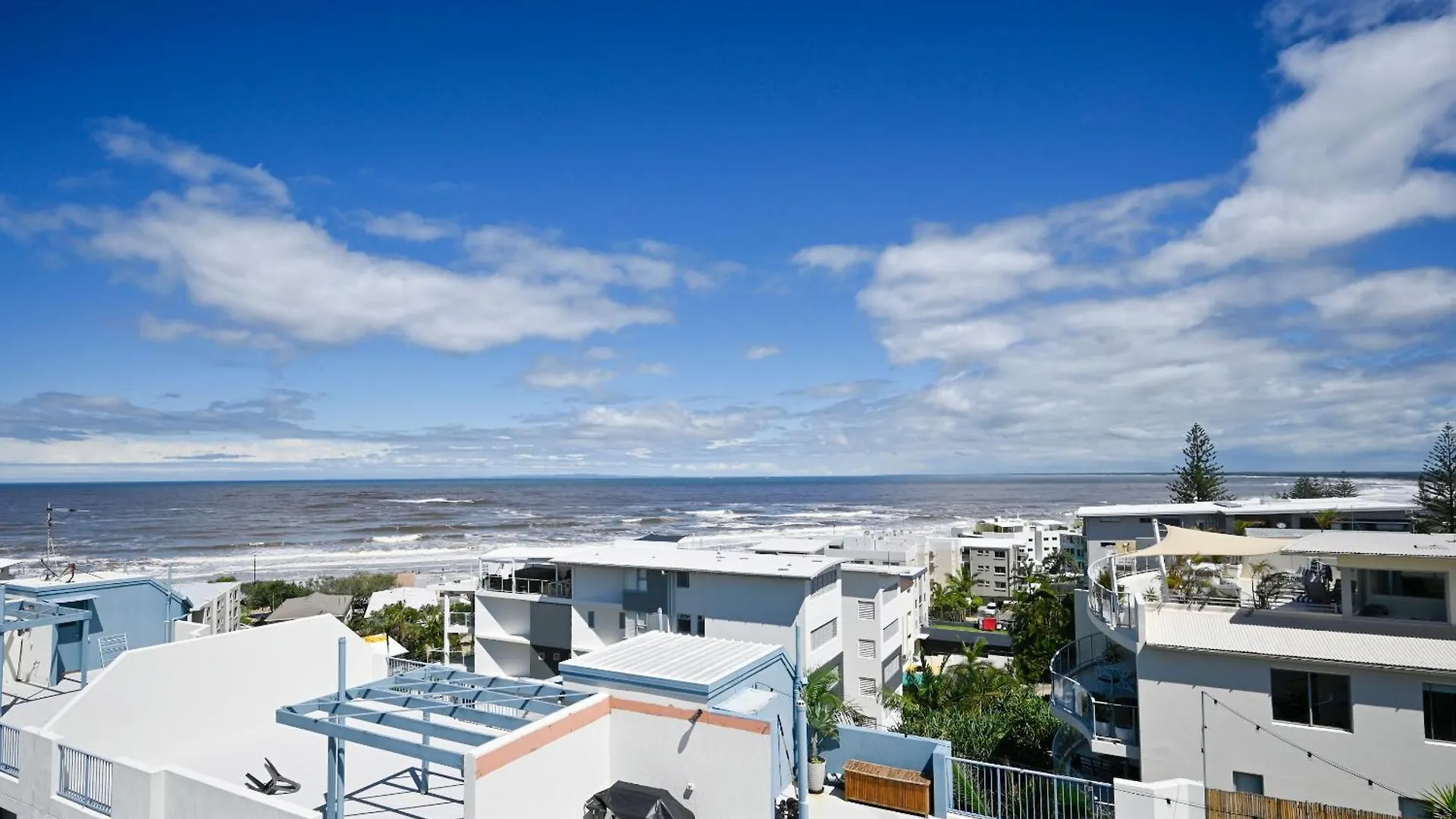 Stylish 2 B/R Kings Beach Apartment Caloundra 0*,