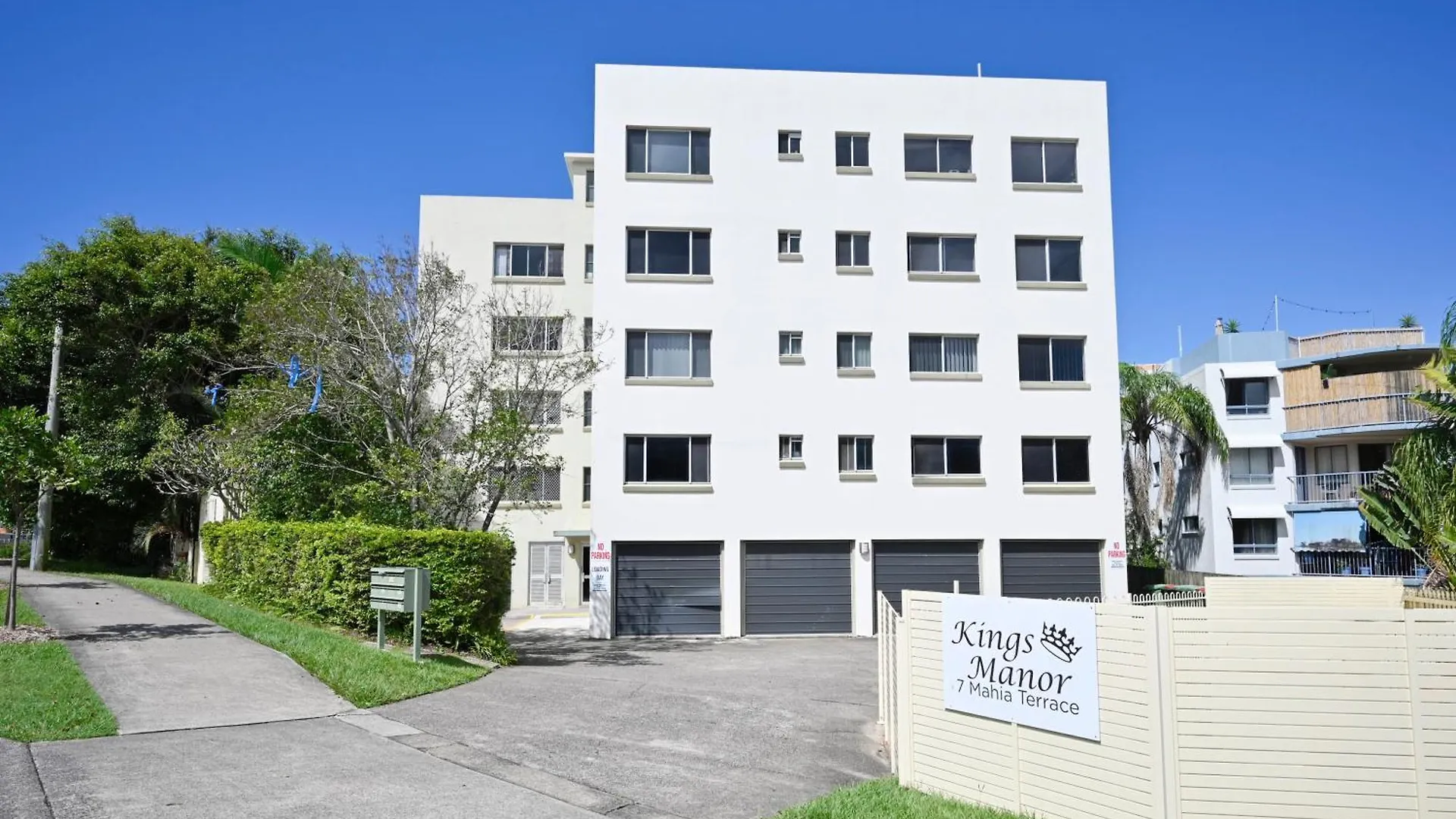 Stylish 2 B/R Kings Beach Apartment Caloundra