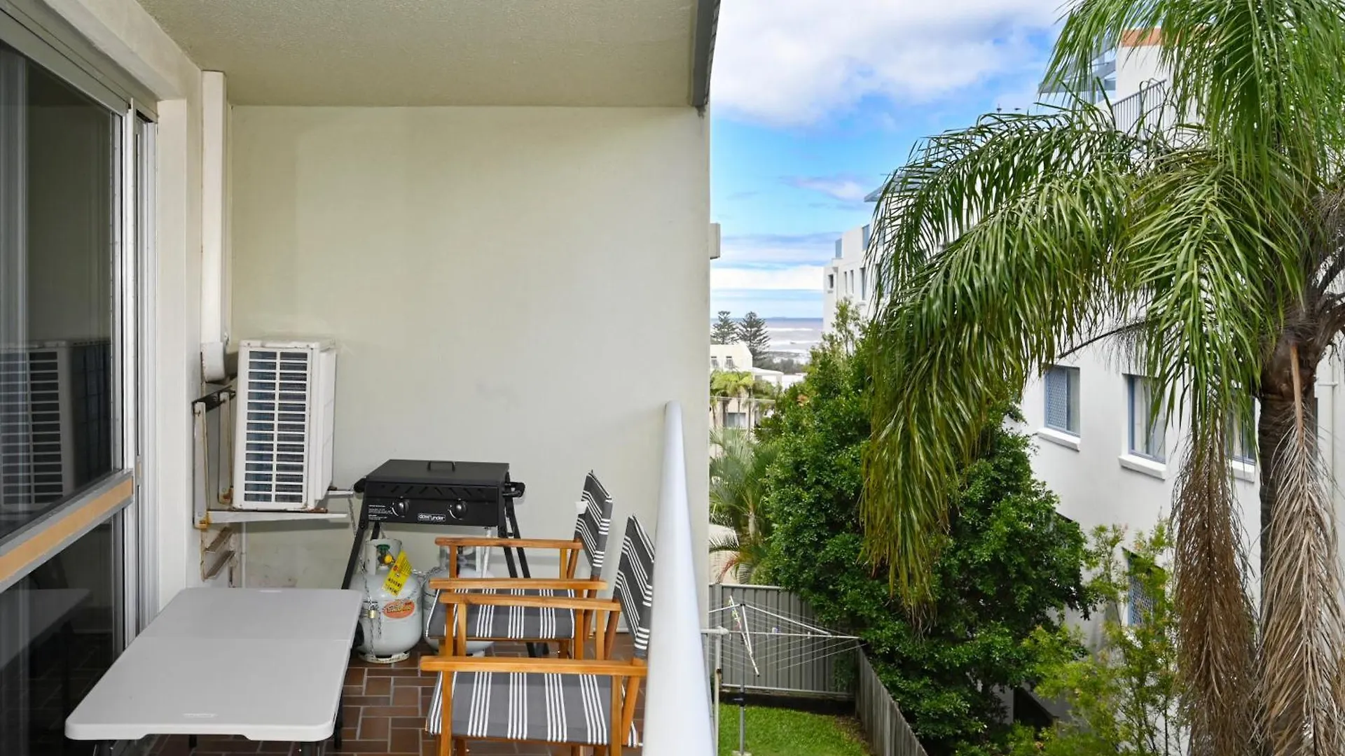 Stylish 2 B/R Kings Beach Apartment Caloundra Australia