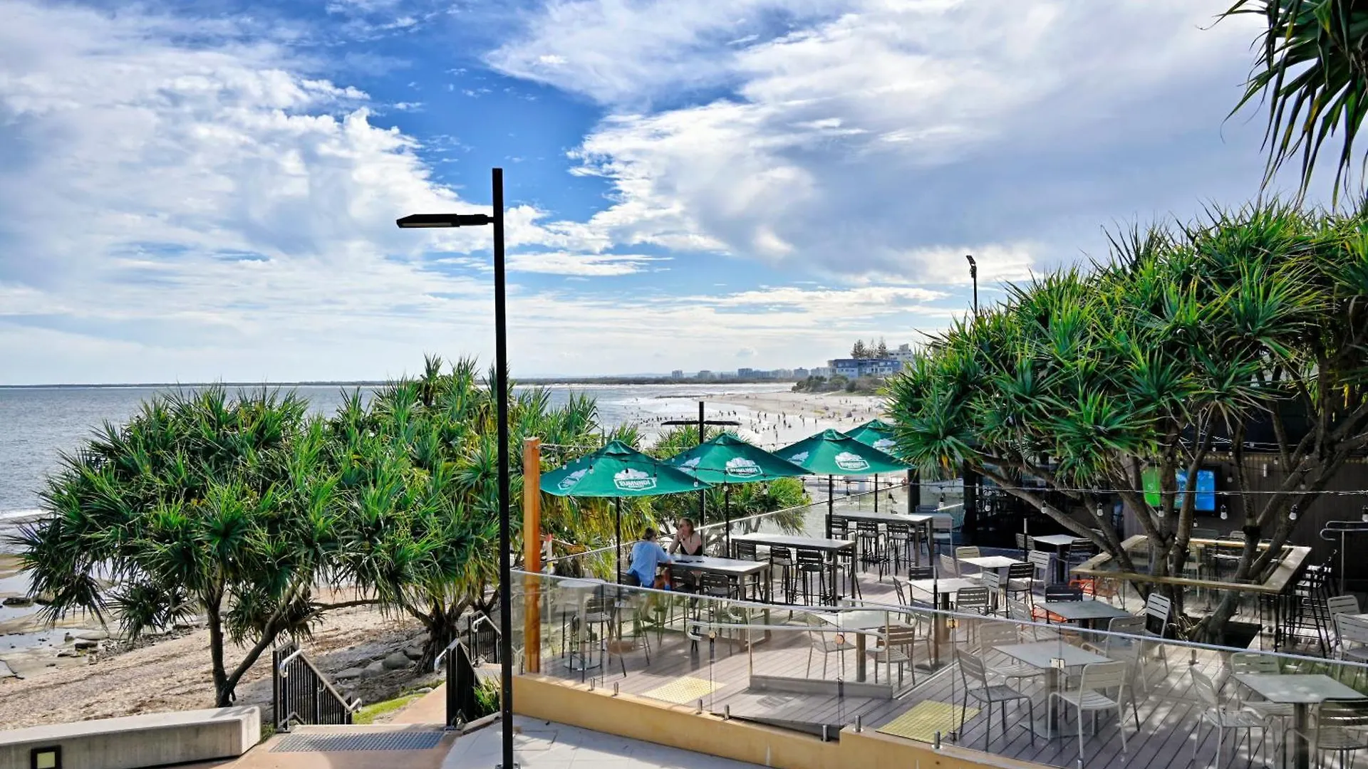Stylish 2 B/R Kings Beach Apartment Caloundra