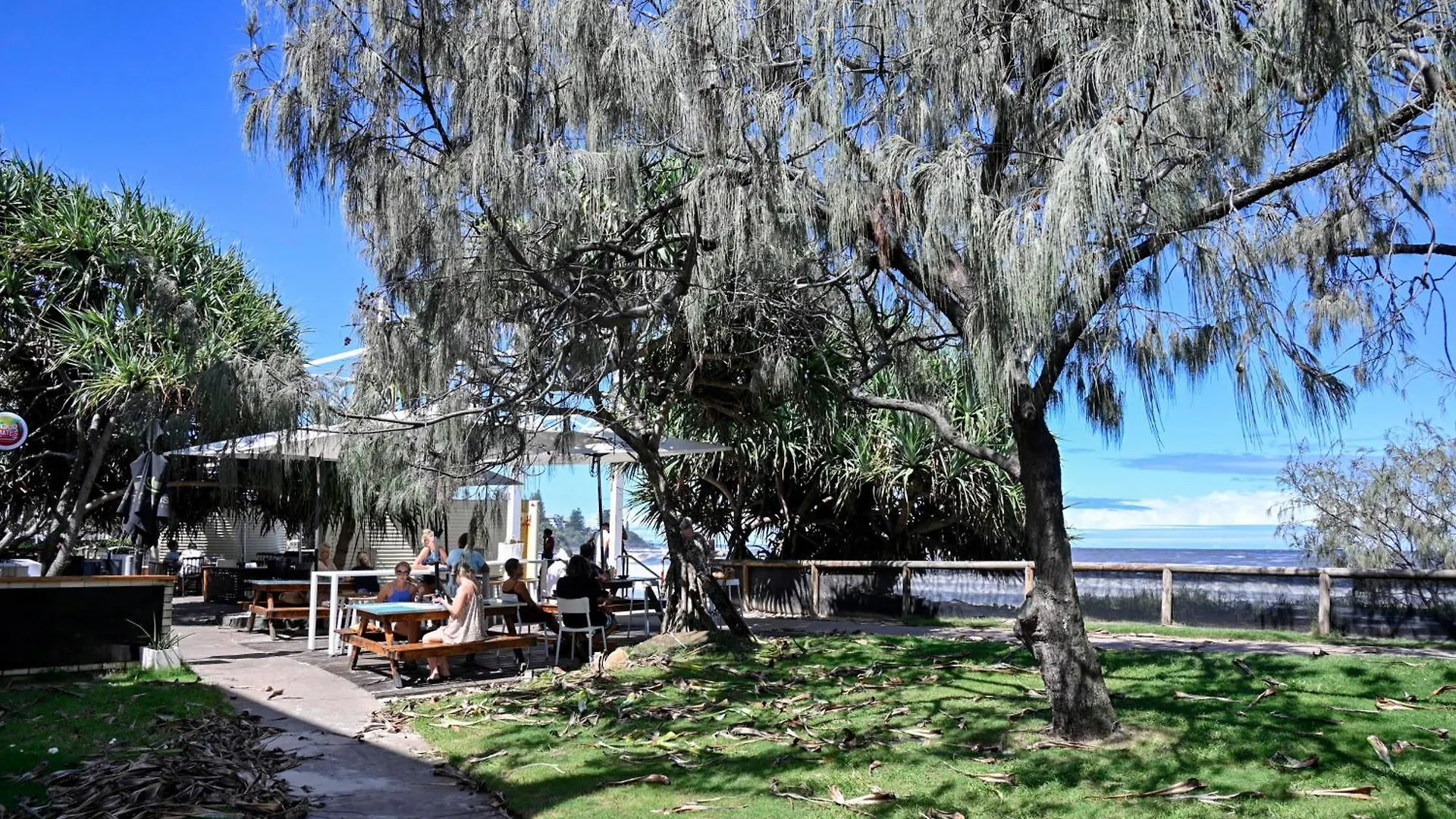 Stylish 2 B/R Kings Beach Apartment Caloundra