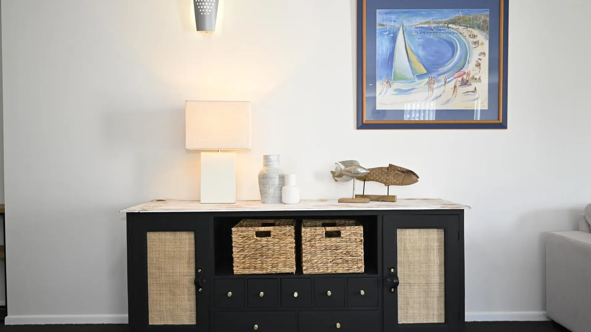 Stylish 2 B/R Kings Beach Apartment Caloundra