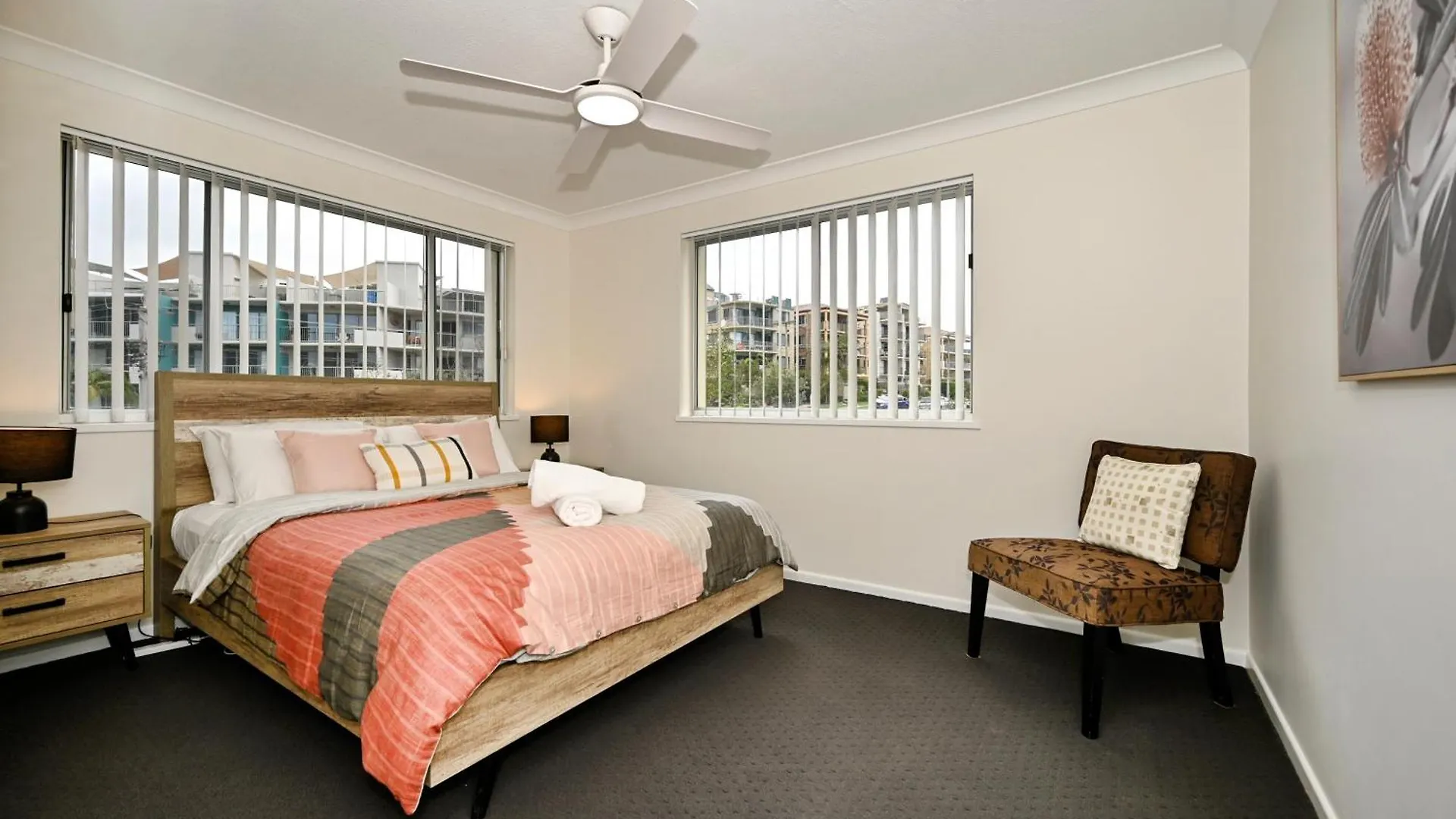 Stylish 2 B/R Kings Beach Apartment Caloundra